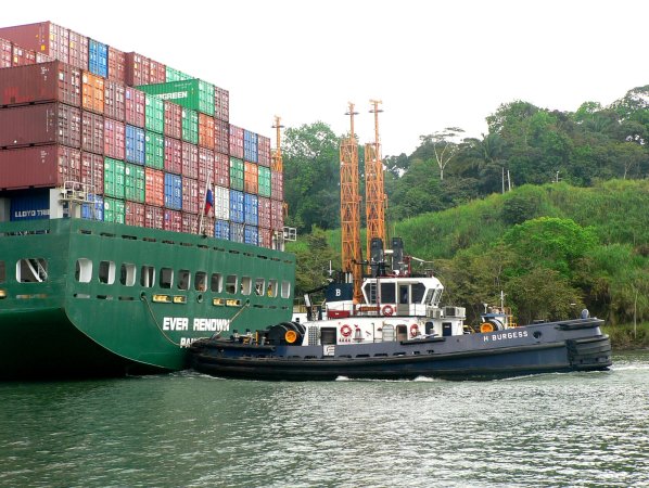 108- Chaque cargo doit etre accompagne d'un remorqueur 